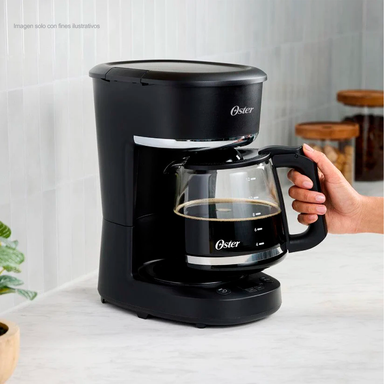Cafetera 12 tazas, modelo BVSTDCP121B OSTER, filtro permanente, función de pausa y servir, apagado después de 2 horas.