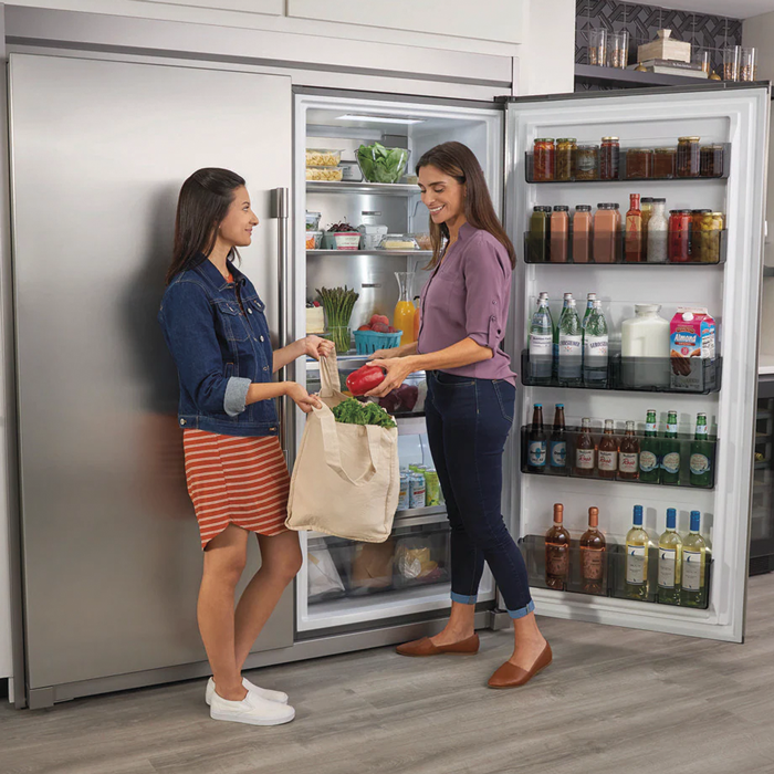 Gemelas FRIGIDAIRE Refrigeradora FPRU19F8WF + Congelador FPFU19F8WF + TRIM KIT TRMKTEZ2FL79