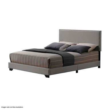 Cama Queen LEANDROS ribete de clavos en gris claro en borde de cabecero