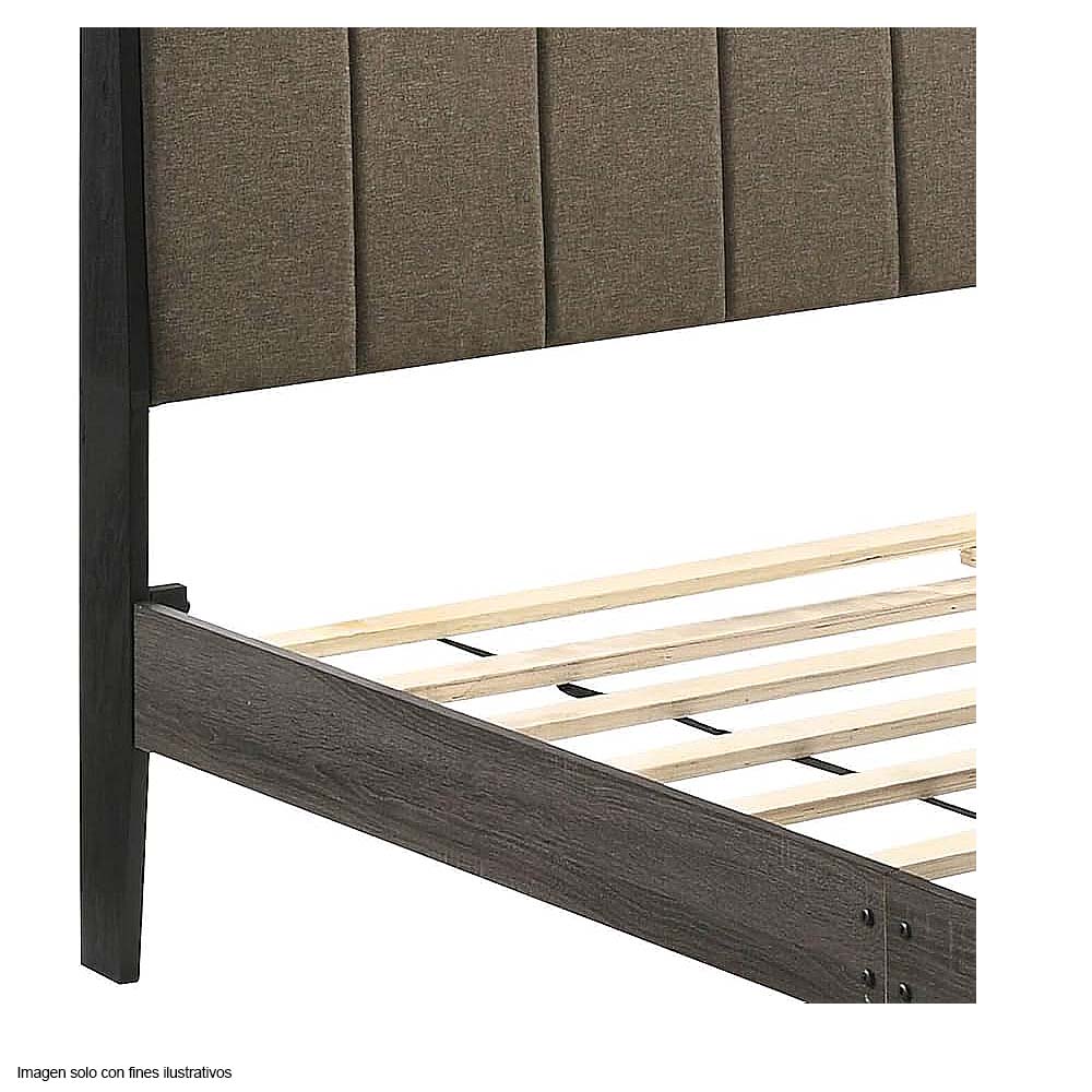 Cama Queen modelo Valdemar, cabecera tapizada tela marrón y base en gris envejecido.