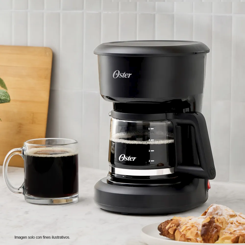 Cafetera5 Tazas de capacidad, filtro reutilizable, botón con luz de encendido y apagado, BVSTDCS51B, OSTER