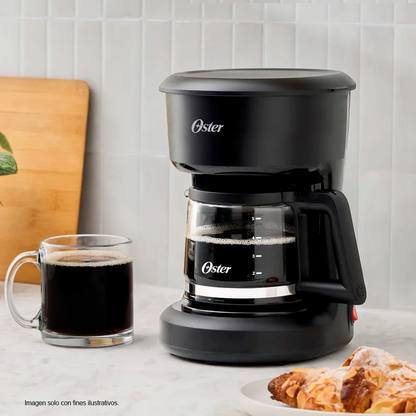 Cafetera5 Tazas de capacidad, filtro reutilizable, botón con luz de encendido y apagado, BVSTDCS51B, OSTER