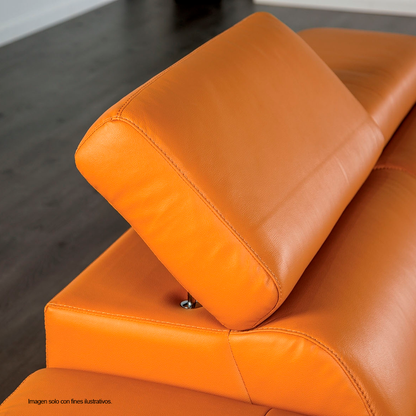 Sofá Chaise modelo Brisa FM69005LB-RCE/LLV, color naranja 100% cuero. Chaise lado izquierdo.